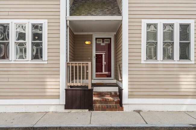 Building Photo - 123 Tudor St