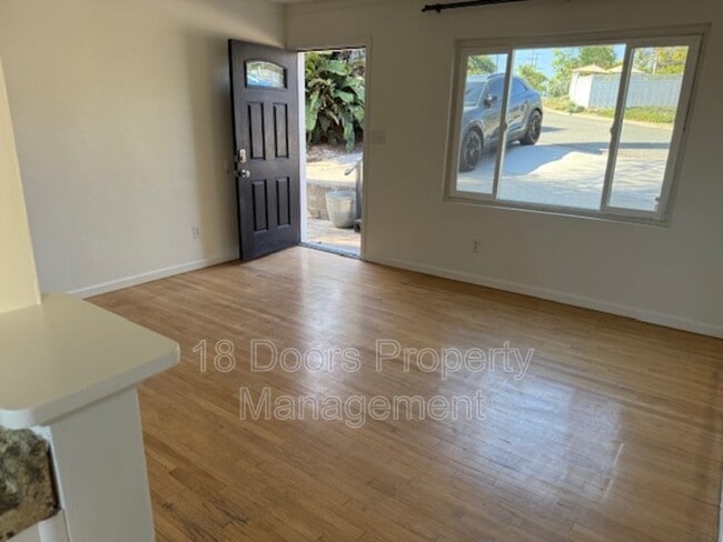 Building Photo - 3237 Highview Dr