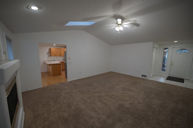 Building Photo - Charming 2 Bed, 2 Bath Condo in Sequim, WA