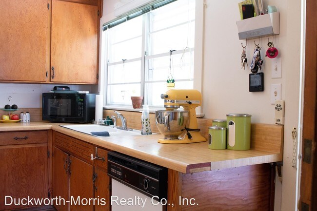 Foto del edificio - 3 br, 2 bath House - 1700 23rd Avenue E