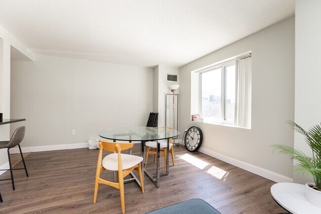 Foto del edificio - 8-10 Museum Way