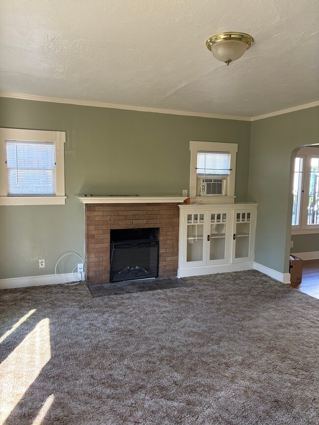 Building Photo - 252 N Wilson Ave