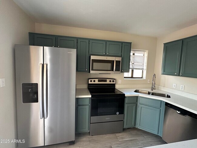 Foto del edificio - 15650 N 19th Ave