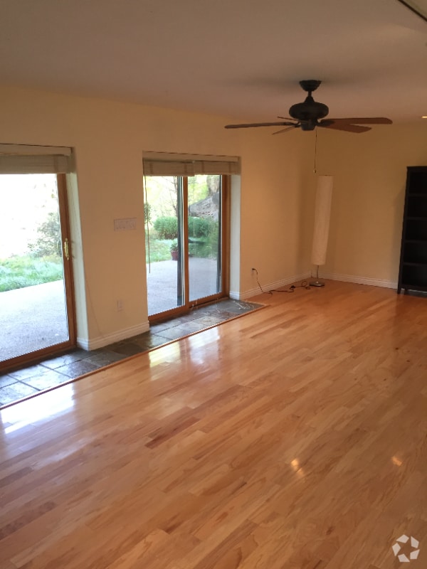 Building Photo - 305 E Sopris Dr