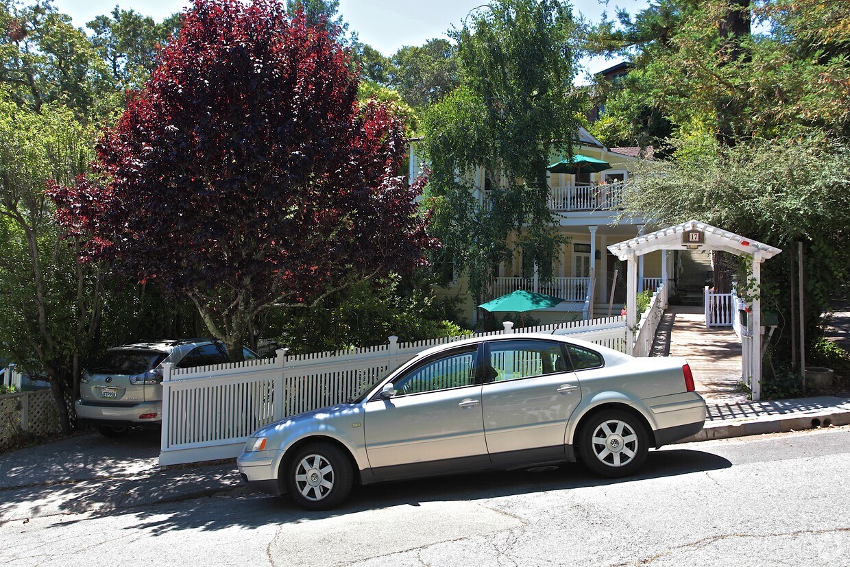 Primary Photo - 17 Onyx St