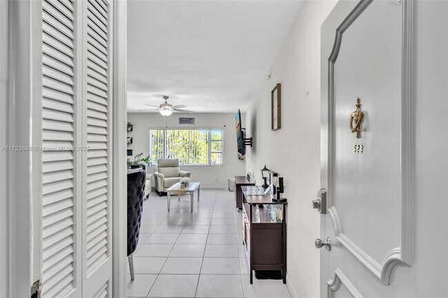 Foto del edificio - 5800 NE 22nd Way