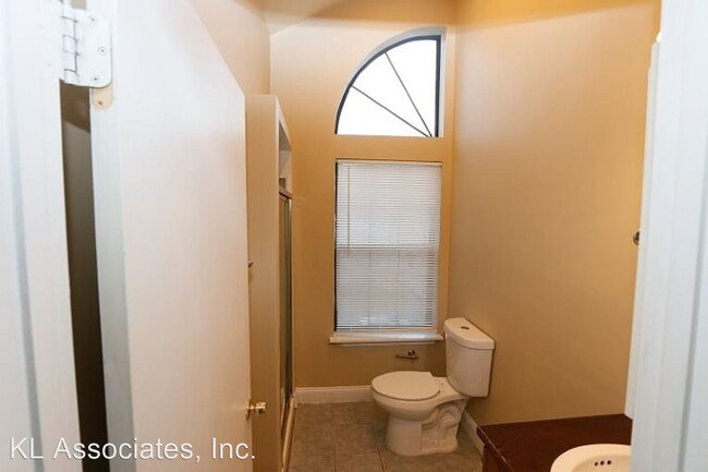 Building Photo - 1 br, 2 bath House - 1645 Carriage House T...