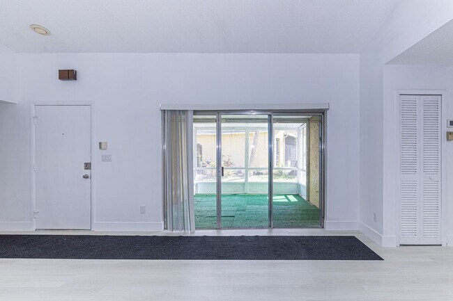 Foto del edificio - 202 Sparrow Dr