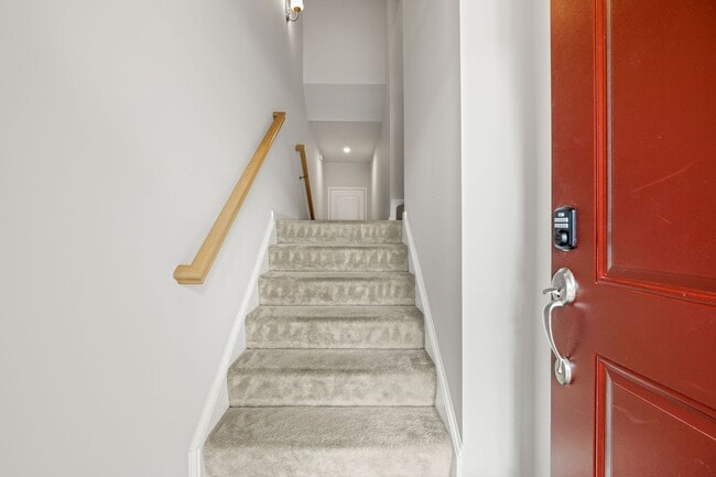 Building Photo - Gorgeous 3 Bedroom Townhome in Henrico!