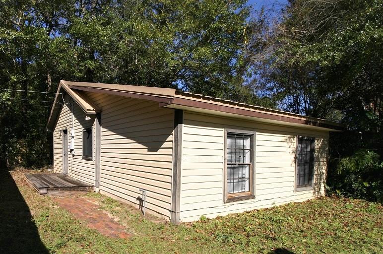 Primary Photo - 909 Mapoles St
