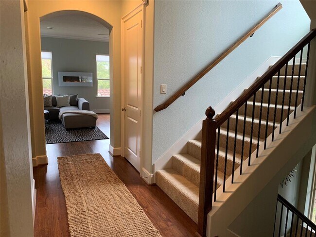 Foto del edificio - 12 Laurelwood Dr