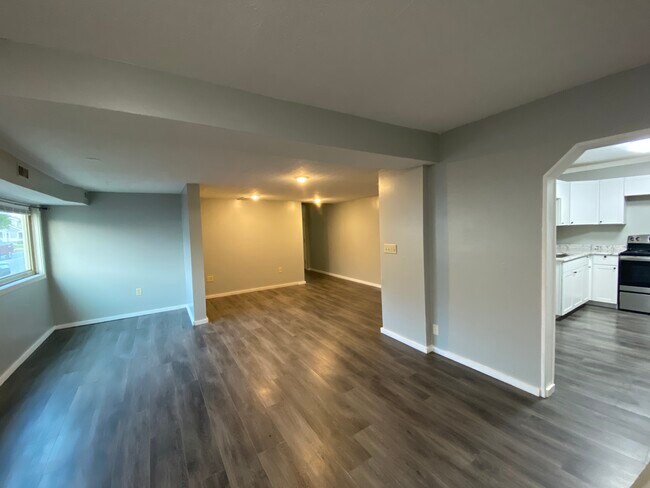 Building Photo - 508 E 6th Ave