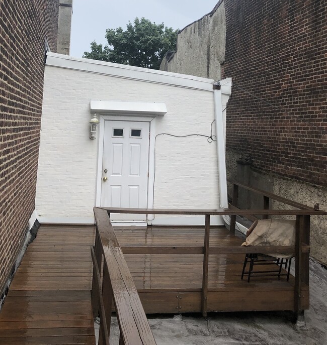 Deck and entry - 4325 Main St
