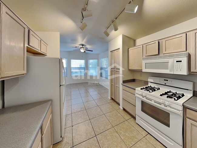 Foto del edificio - 9045 W Holly St