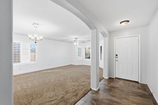 Building Photo - 21663 E Via Del Rancho Rd