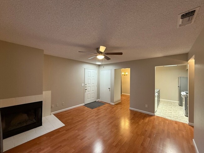 Foto del edificio - 2 bed 1 bath condo available in Natomas area