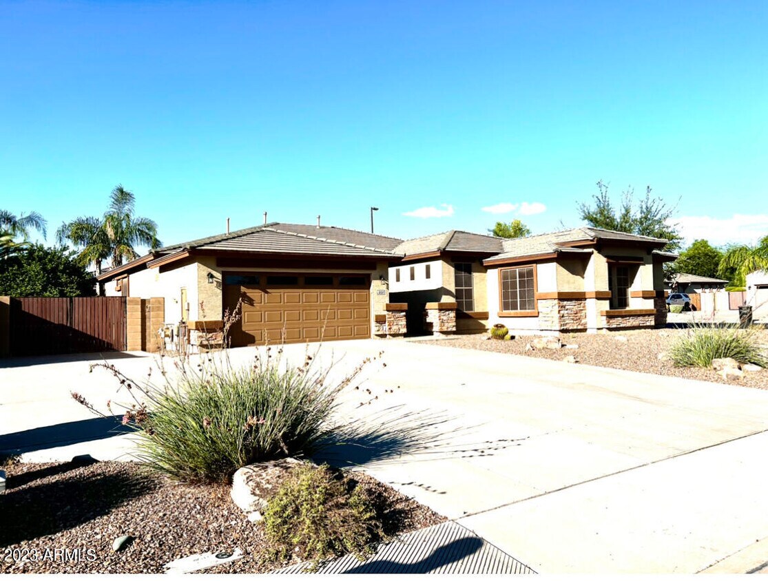 Primary Photo - 3150 E San Angelo Ave