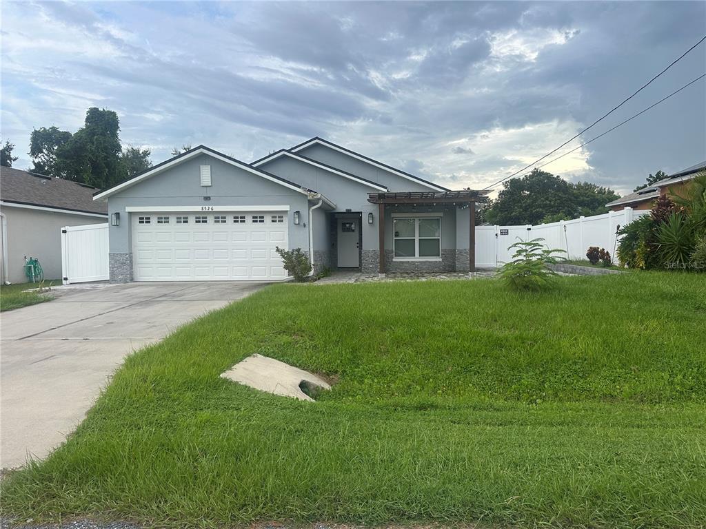 Foto principal - 8526 Blackberry Ave