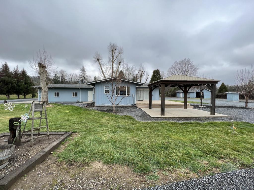 Primary Photo - 255 Foots Creek Rd