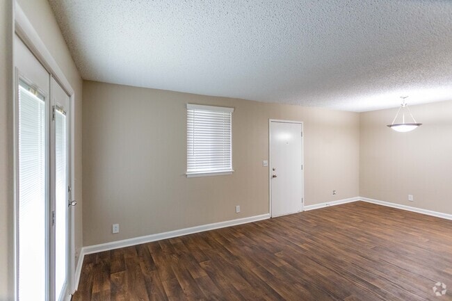 2BR , 1,5BA - 917SF - Magnolia Place