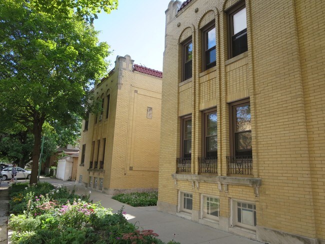 Foto del edificio - 3546 N Meade Ave
