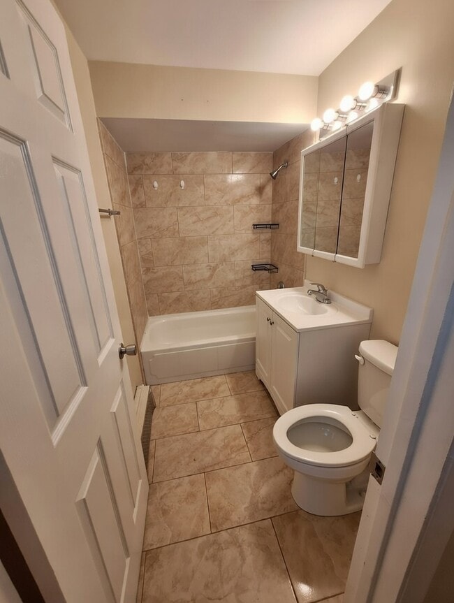 Building Photo - 1040 S York Rd