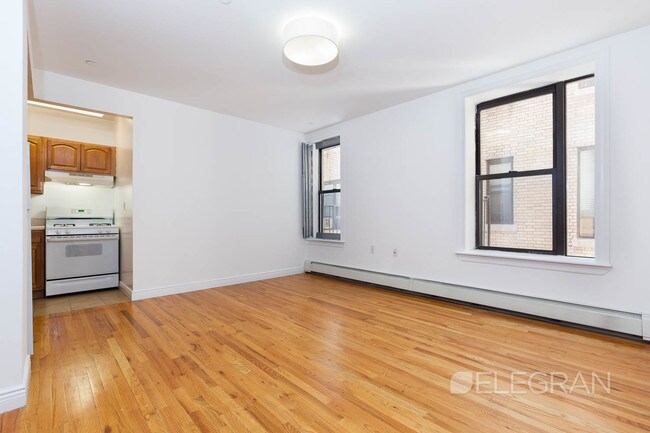 Building Photo - 45 W 110th St
