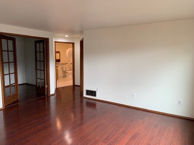 Building Photo - 105 Fairside Dr