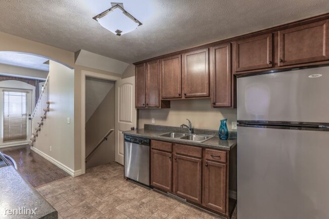 Building Photo - 3 br, 3 bath Townhome - 3001 Harney St