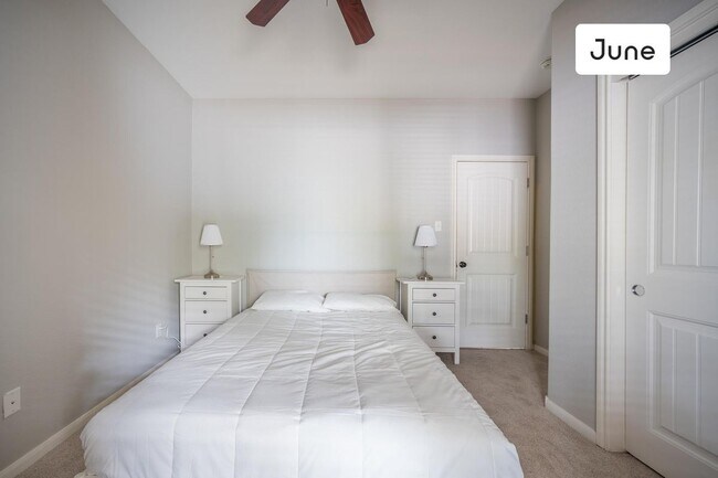 Foto del edificio - ROOM ONLY in 4-bed/3.0-bath Home