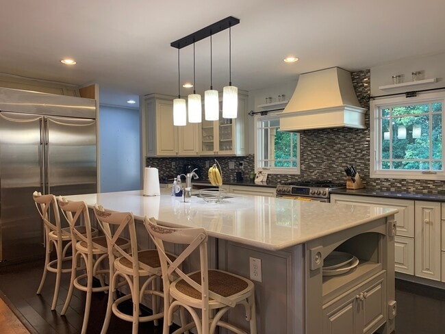 Building Photo - Hard to Find Rental Home in Heart of Dunwoody