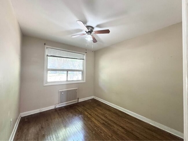 Building Photo - 3 Bed 1 Bath - Apartment