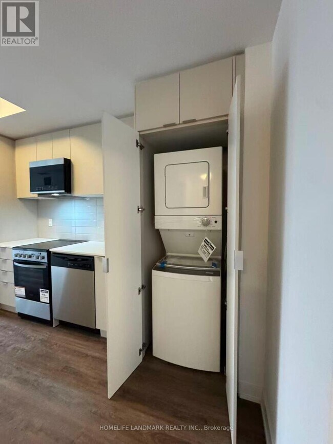 Photo du bâtiment - 4569 Kingston Rd