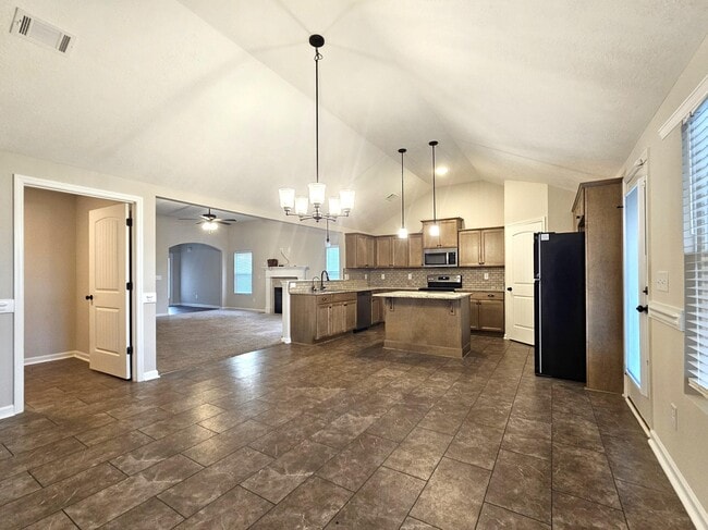 Building Photo - 3103 Easton Dr