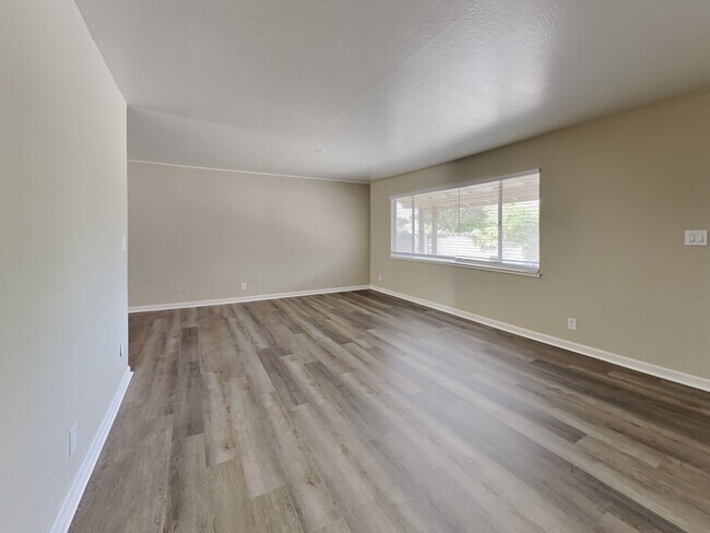 Building Photo - 3524 Rosemont Dr