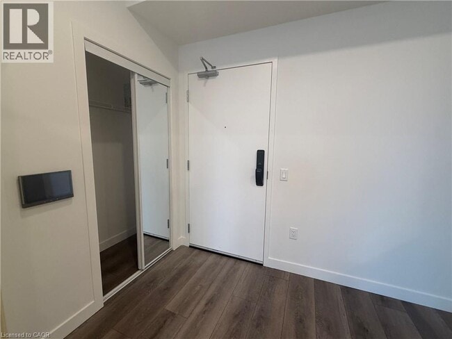 Building Photo - 461 Green Rd