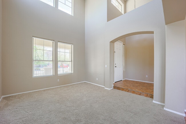 Building Photo - 5 bedroom Home1