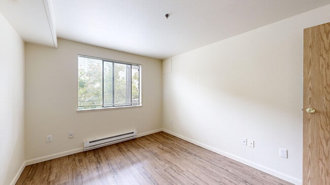 Interior Photo - Crown Pointe
