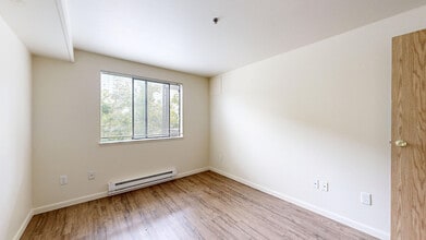 Interior Photo - Crown Pointe