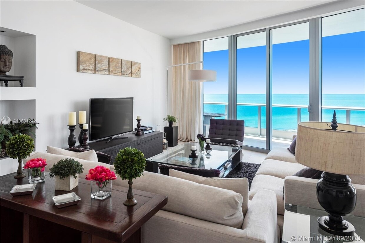 Primary Photo - 5959 Collins Ave