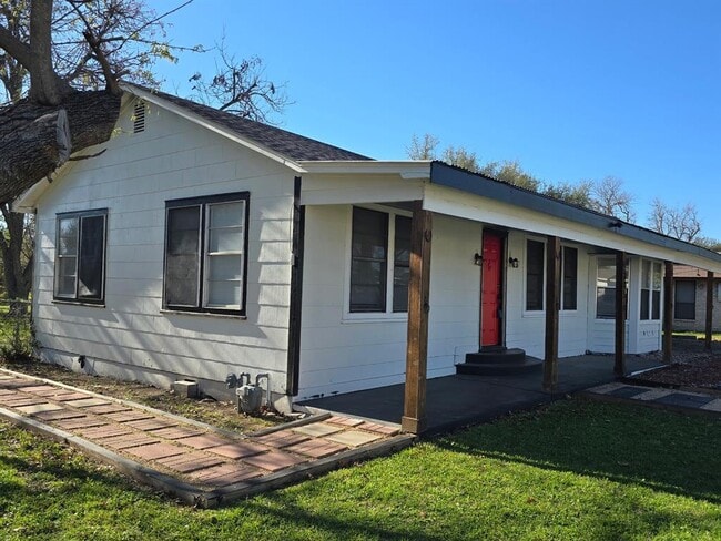 Building Photo - 305 N 5th St