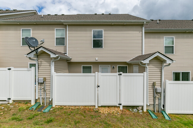 Building Photo - 2066 Caladonia Way