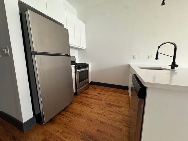 Foto del edificio - 568 Communipaw Ave