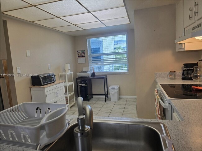 Foto del edificio - 7664 NW 18th St