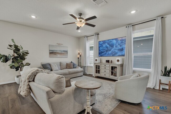Building Photo - 816 Windflower