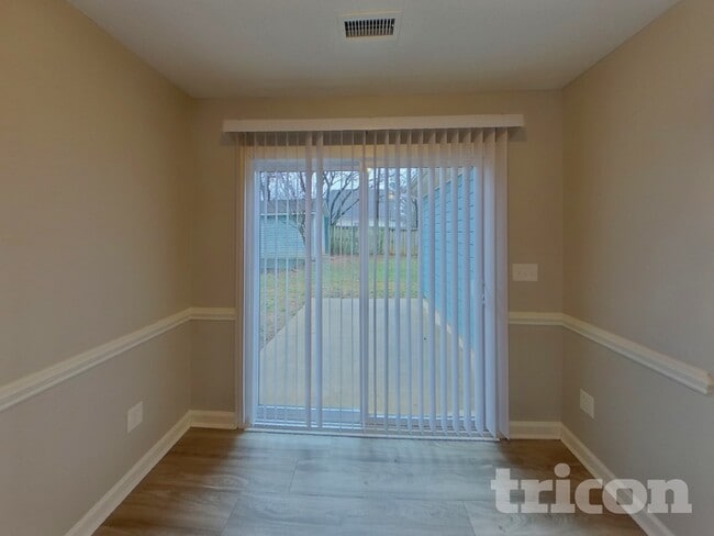 Building Photo - 1207 Larkspur Dr