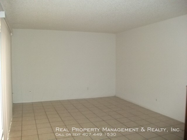 Building Photo - 2 BR / 2.5 BA Townhouse In Carmel Oaks