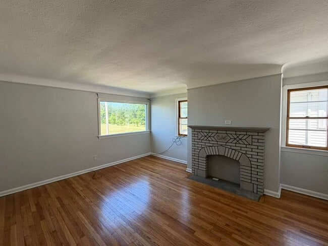 Building Photo - 1482 Dille Rd
