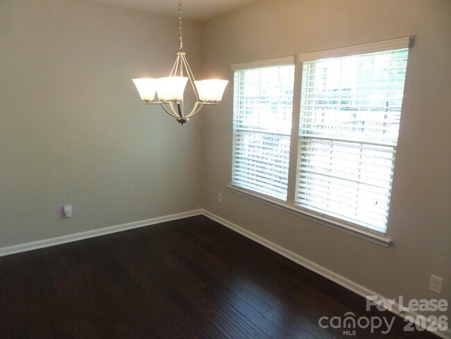 Foto del edificio - 3339 Major Samuals Way