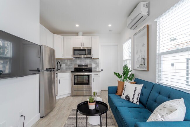 Foto del edificio - 329 N Alexandria Ave